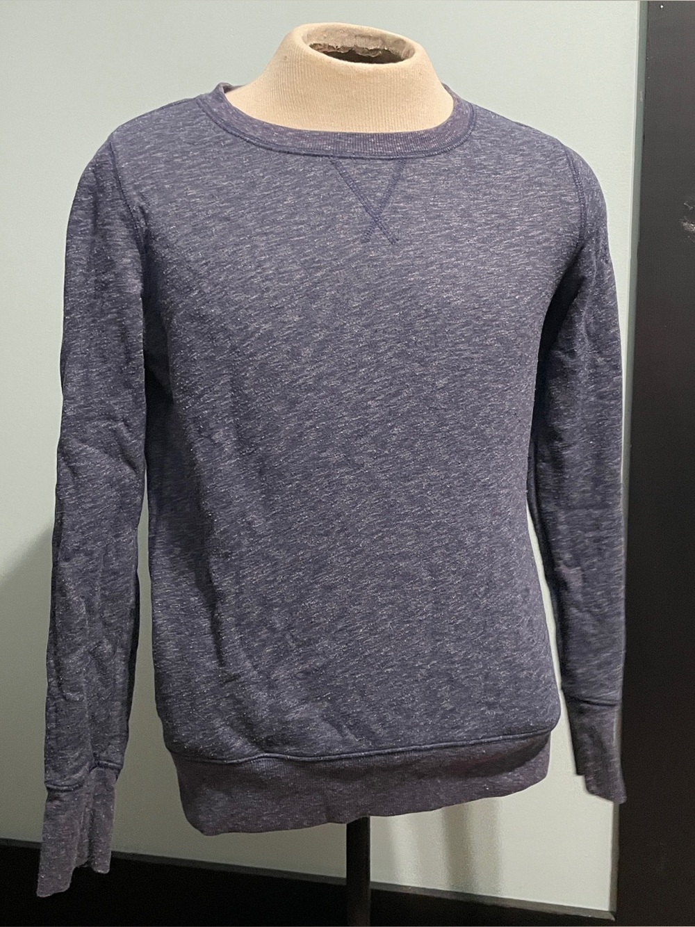 Tek Gear size medium navy blue heather cotton sweatshirt with thumb holes